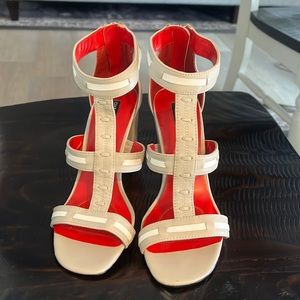 Charles Jourdan Paris chunky block heel shoes zips in the back gray white 7.5